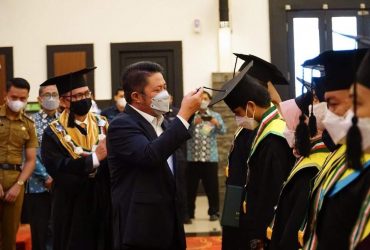Hadiri Wisuda di Universitas Tamansiswa Palembang, HD Harapkan Lulusan Baru Berkontribusi Bangun Sumsel 45
