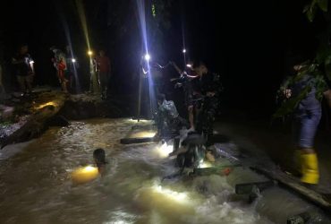 Responsif, Satgas Pamtas Yonif Mekanis 643/Wns Evakuasi Korban Hanyut di Sungai 27