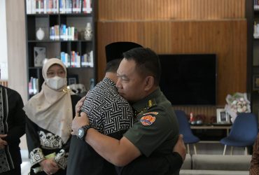 Turut Berdukacita, Kasat TNI Jenderal Dudung Abdurachman Sambangi Rumah Gubernur Jabar 42