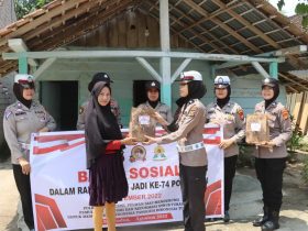 Sambut Hari Jadi Ke-74 Polwan Polres OKU Selatan Sambangi Warga Kurang Mampu 27