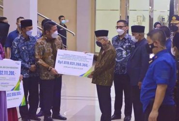 Awali Kunjungan Kerja di Palembang Wapres Tinjauan MPP dan Serahkan Bantuan 36