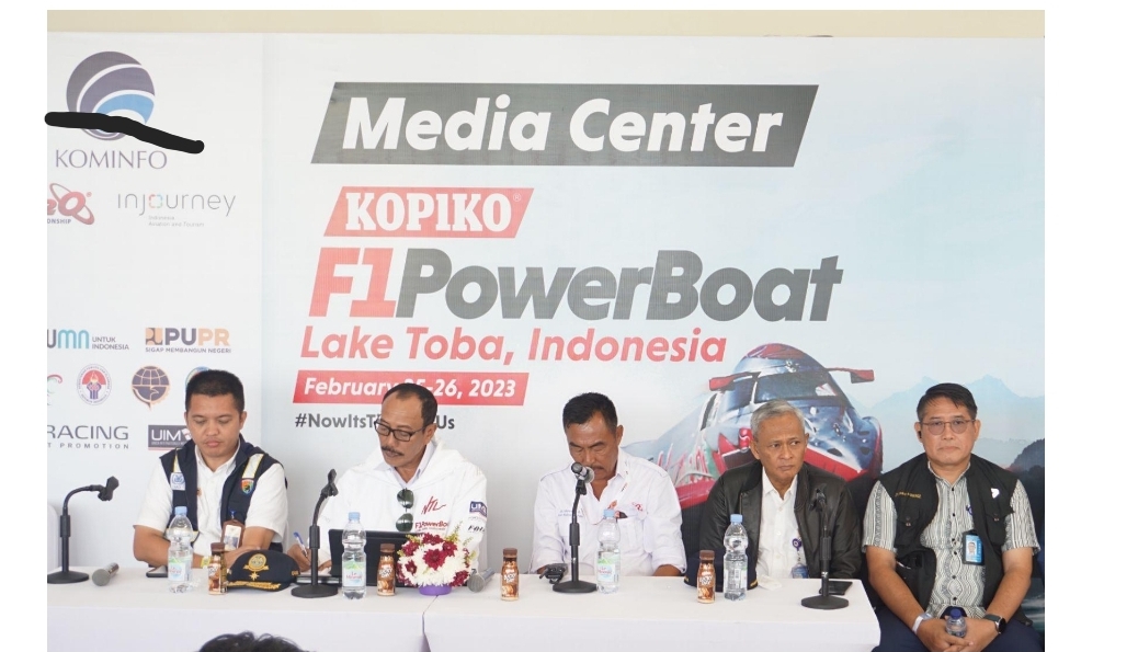 Indonesia Catat Penghargaan MURI Pendaratan Pertama Seaplane di Atas Danau 25