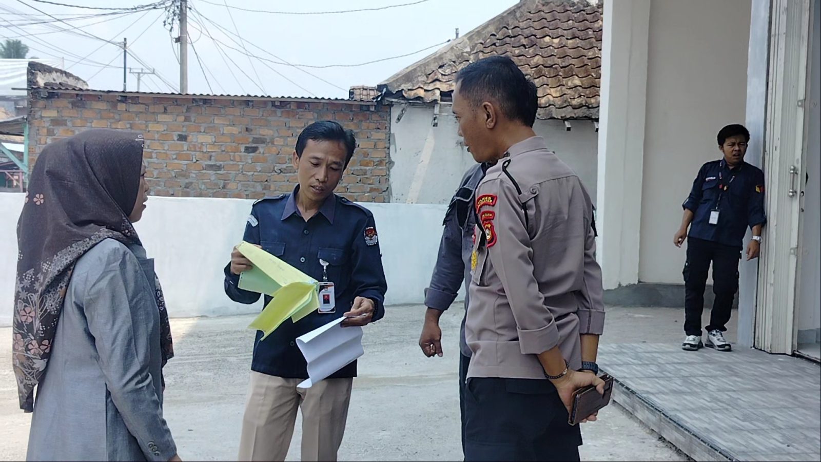 Tim Satgas Mantap Brata Musi 2024 Polres OKU Selatan, Kawal Kedatangan Logistik Pemilu 25