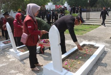 Kenang Jasa Pahlawan, Wakapolres OKU Selatan Pimpin Upacara Tabur Bunga 36