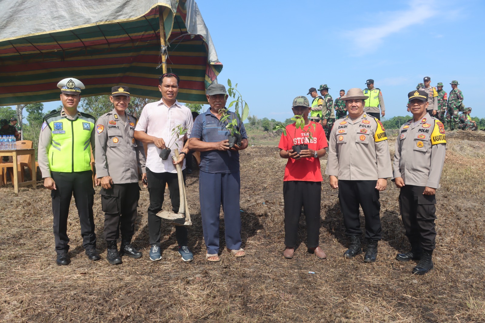 Sinergitas Lestarikan Alam, Polres OKU Selatan dan Dandim 0403 Tanam Pohon 25