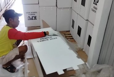Jelang Pemungutan Suara, KPU OKU Selatan Rakit Ribuan Kotak Suara 27