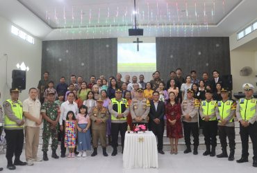 Pastikan Pengamanan Perayaan Natal, Kapolres OKU Selatan Pimpin Patroli Sambang Gereja 27