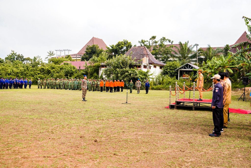 Jelang Pemilu Serentak 2024, Pj Bupati Banyuasin Hani Syopiar Rustam Pimpin Apel Gelar Pasukan 25