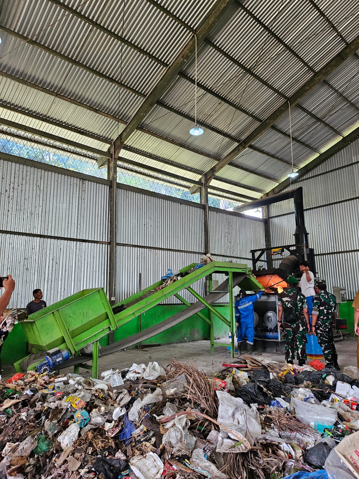 PTBA Serahkan Bantuan Mesin Pemusnah Sampah 25