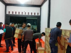 158 Dus Surat Suara Pilkada Gubernur Tiba di Gudang Logistik KPU OKU Selatan 27