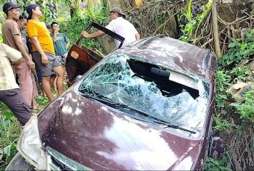 Hampir Terseret Arus Sungai, Avanza di OKU Selatan Nyebur ke Jurang, Supir Diduga Mengantuk 36
