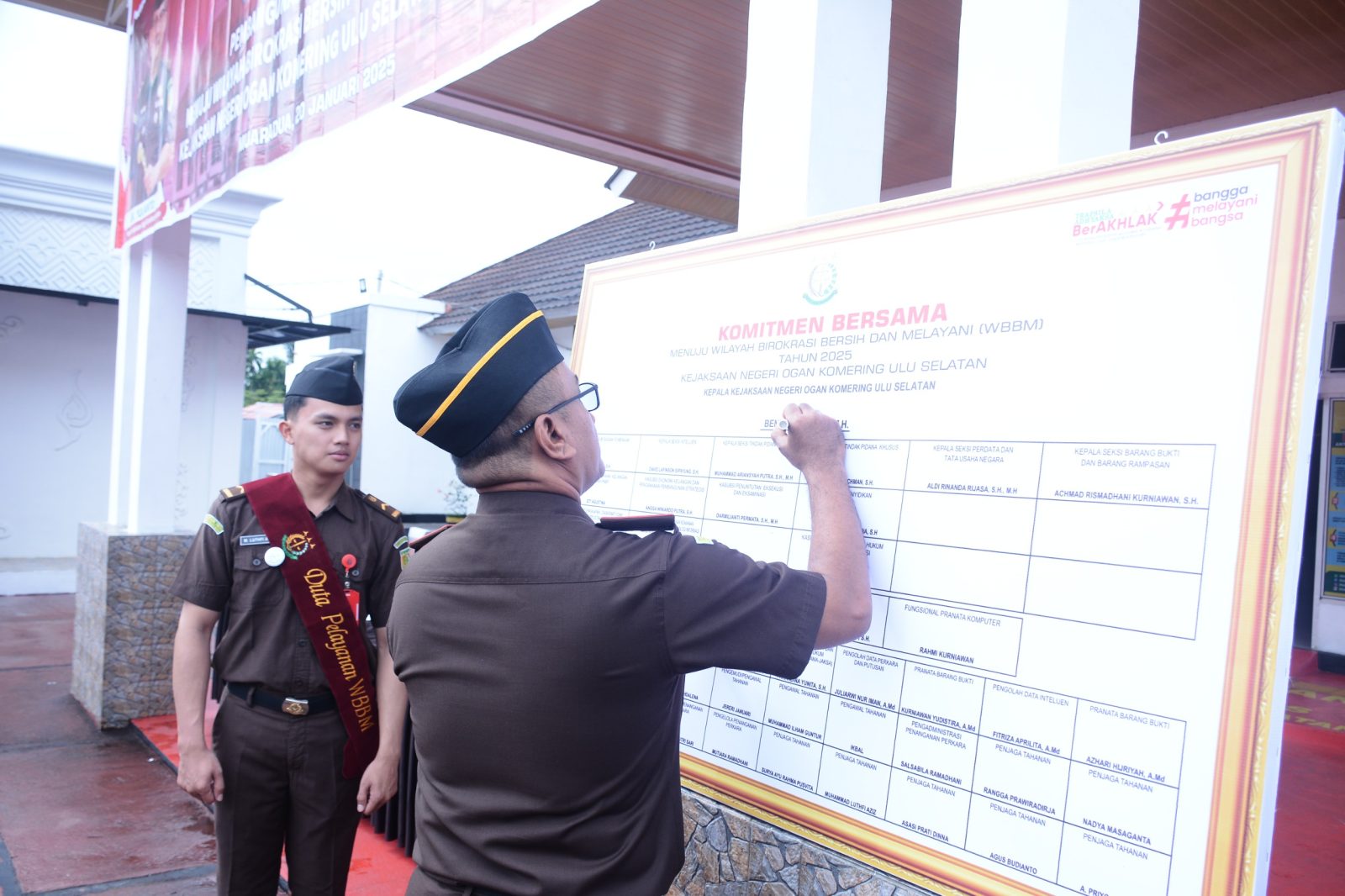 Kejari OKU Selatan Gelar Apel WBBM dan Tandatangani Komitmen Bersama 25