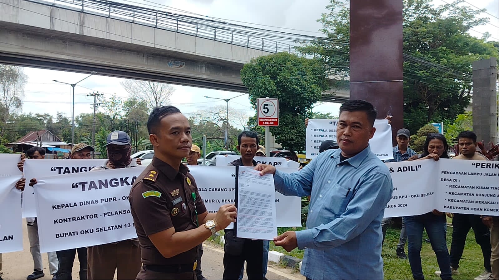 Aksi Massa Mata Nusantara Desak Kejati Sumsel Periksa Priksa Hibah Pilkada KPU OKU Selatan 25